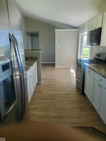 32315 beaconsfield street Road, Roseville, MI 48066