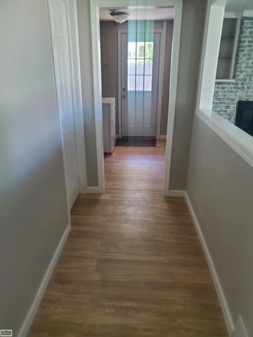 32315 beaconsfield street Road, Roseville, MI 48066