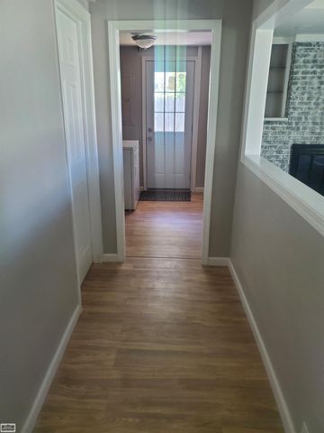 32315 beaconsfield street Road, Roseville, MI 48066