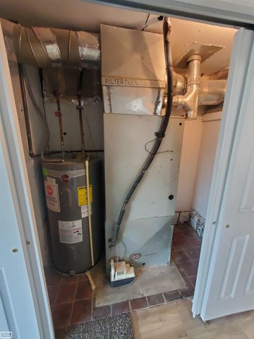 32315 beaconsfield street Road, Roseville, MI 48066