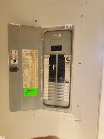 32315 beaconsfield street Road, Roseville, MI 48066