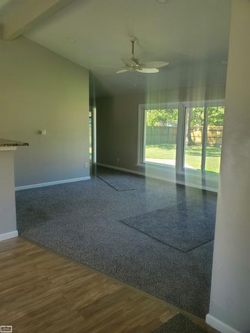 32315 beaconsfield street Road, Roseville, MI 48066