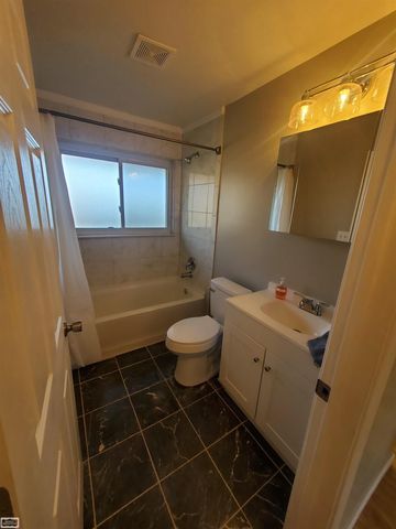 32315 beaconsfield street Road, Roseville, MI 48066