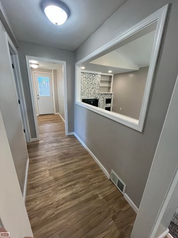 32315 beaconsfield street Road, Roseville, MI 48066