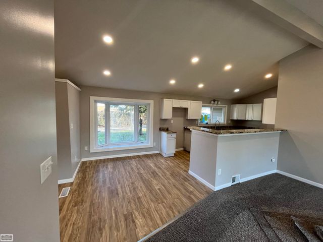 32315 beaconsfield street Road, Roseville, MI 48066