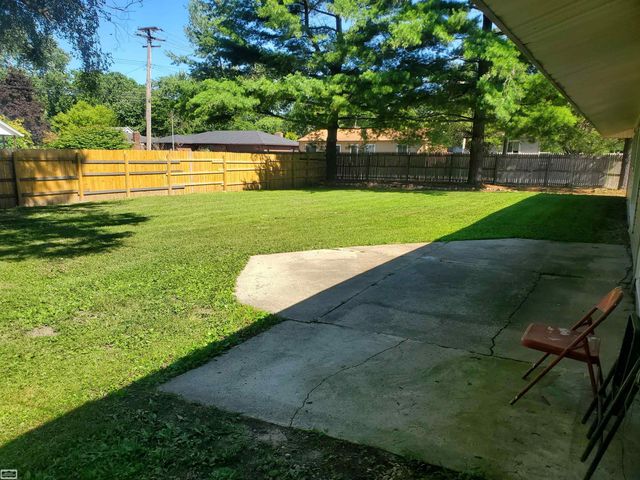 32315 beaconsfield street Road, Roseville, MI 48066