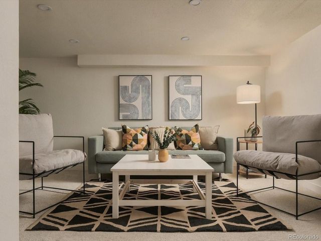 2941 Ivanhoe St, Denver, CO 80207