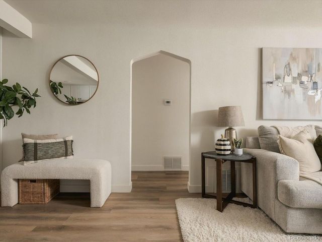 2941 Ivanhoe St, Denver, CO 80207