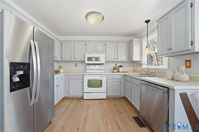 919 Walton Creek Dr, Chesterfield, VA 23114