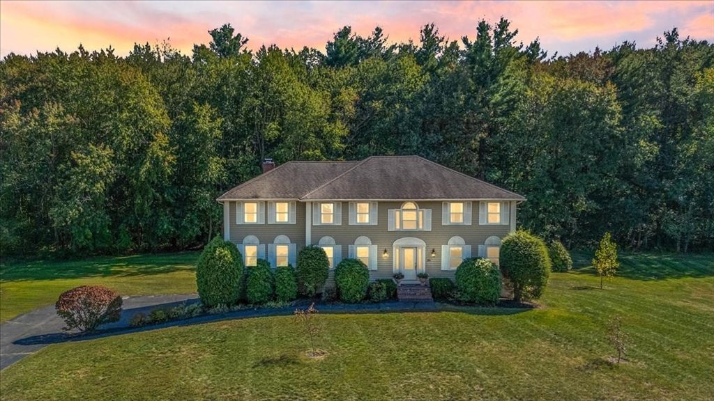 24 Shedd Ln, Chelmsford, MA 01824