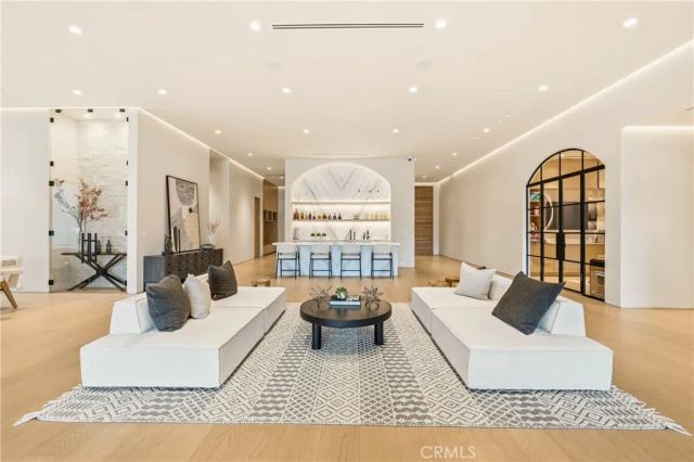 22924 Erwin Street, Woodland Hills, CA 91367