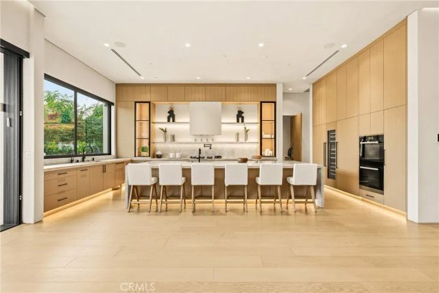 22924 Erwin Street, Woodland Hills, CA 91367