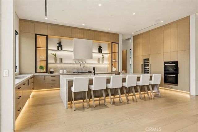 22924 Erwin Street, Woodland Hills, CA 91367