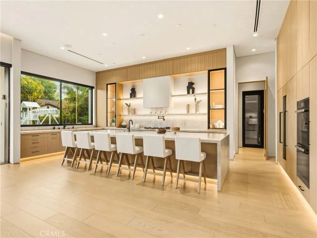 22924 Erwin Street, Woodland Hills, CA 91367