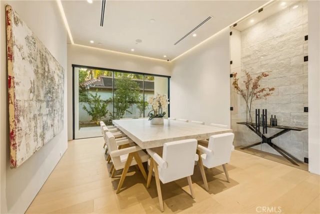 22924 Erwin Street, Woodland Hills, CA 91367