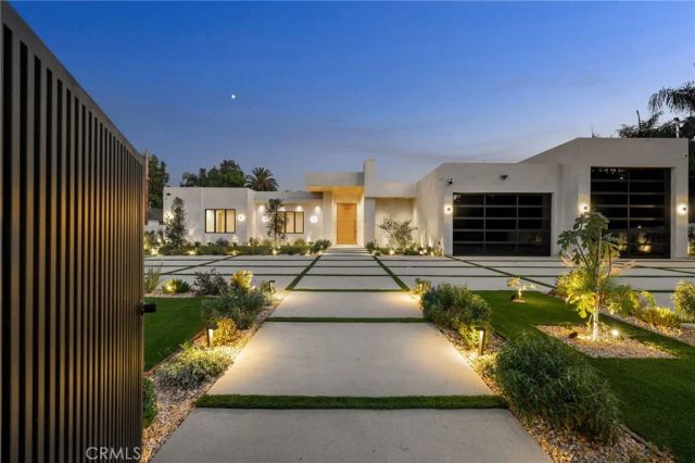 22924 Erwin Street, Woodland Hills, CA 91367