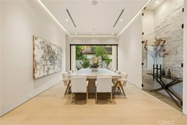 22924 Erwin Street, Woodland Hills, CA 91367