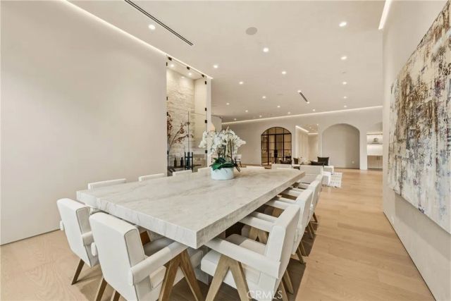 22924 Erwin Street, Woodland Hills, CA 91367