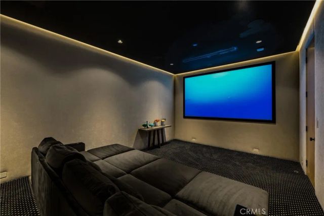 22924 Erwin Street, Woodland Hills, CA 91367