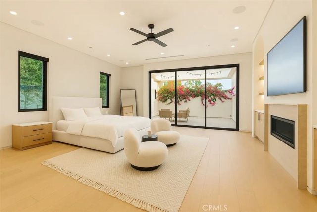 22924 Erwin Street, Woodland Hills, CA 91367