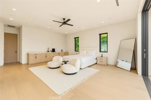 22924 Erwin Street, Woodland Hills, CA 91367