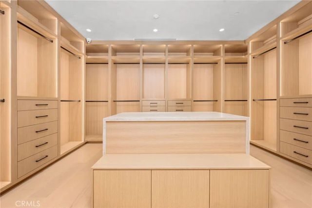 22924 Erwin Street, Woodland Hills, CA 91367