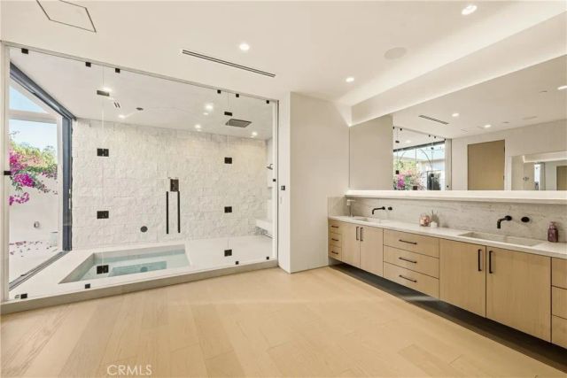 22924 Erwin Street, Woodland Hills, CA 91367