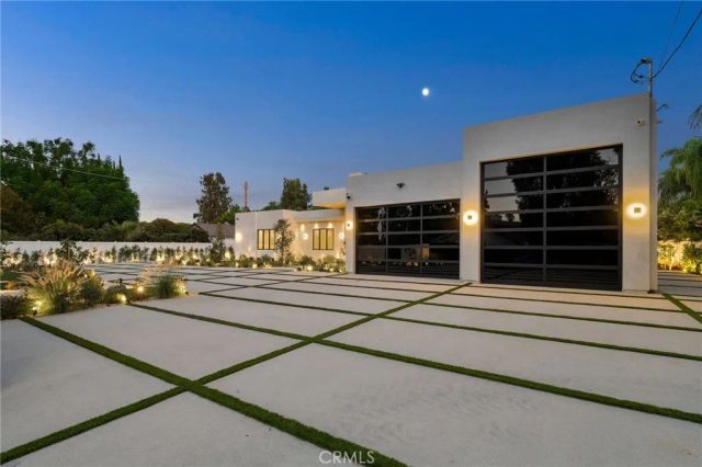 22924 Erwin Street, Woodland Hills, CA 91367