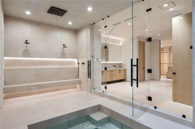 22924 Erwin Street, Woodland Hills, CA 91367