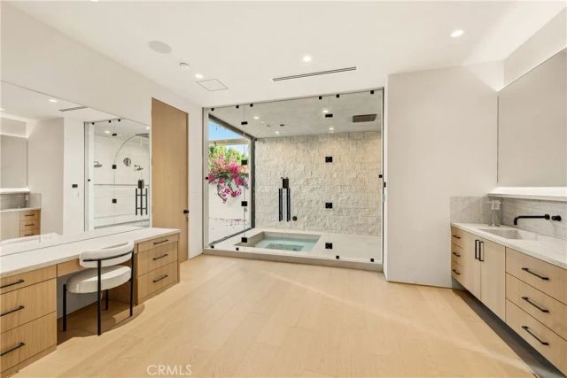 22924 Erwin Street, Woodland Hills, CA 91367