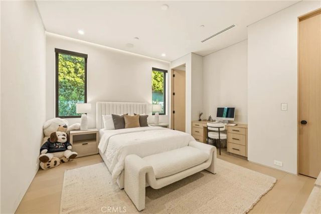 22924 Erwin Street, Woodland Hills, CA 91367