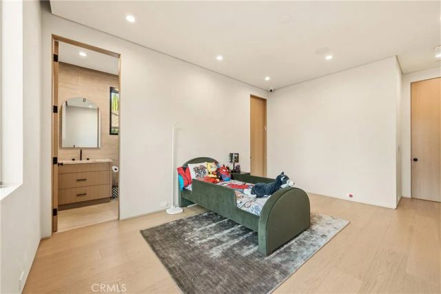 22924 Erwin Street, Woodland Hills, CA 91367