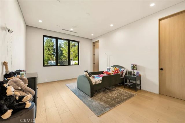 22924 Erwin Street, Woodland Hills, CA 91367