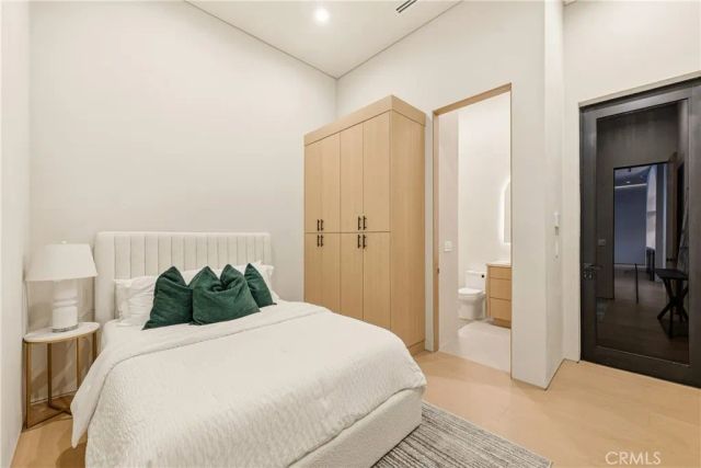 22924 Erwin Street, Woodland Hills, CA 91367