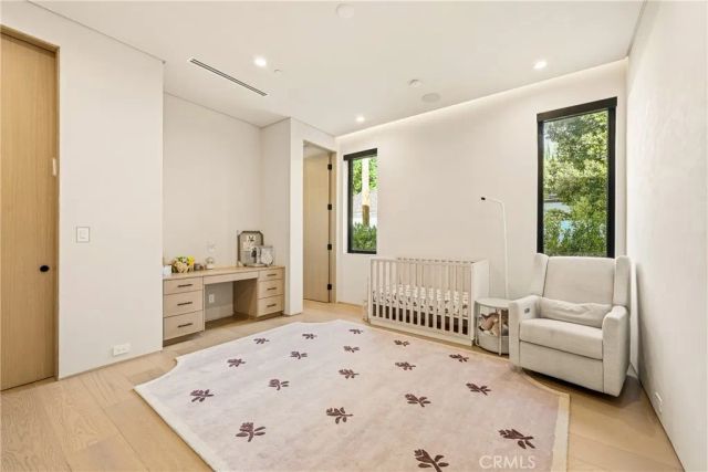 22924 Erwin Street, Woodland Hills, CA 91367