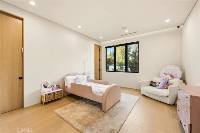 22924 Erwin Street, Woodland Hills, CA 91367