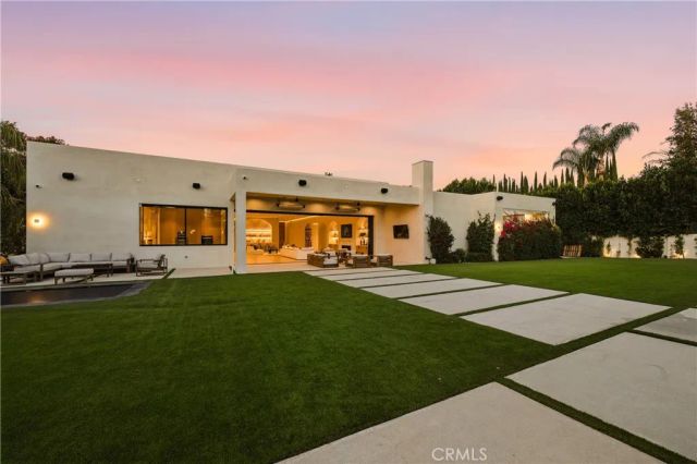 22924 Erwin Street, Woodland Hills, CA 91367