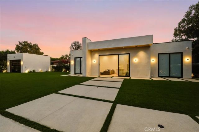 22924 Erwin Street, Woodland Hills, CA 91367