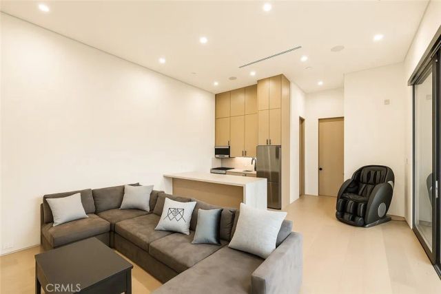 22924 Erwin Street, Woodland Hills, CA 91367