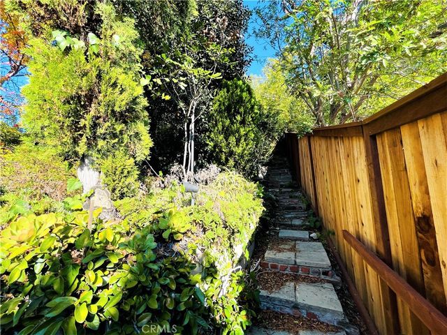 1616 Redcliff, Los Angeles, CA 90026