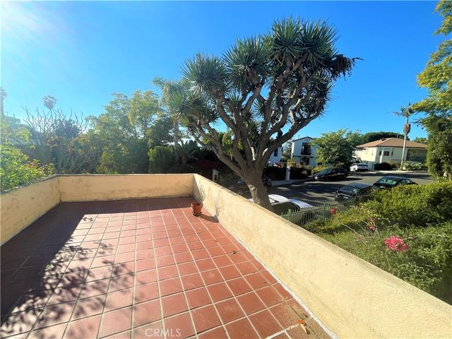 1616 Redcliff, Los Angeles, CA 90026