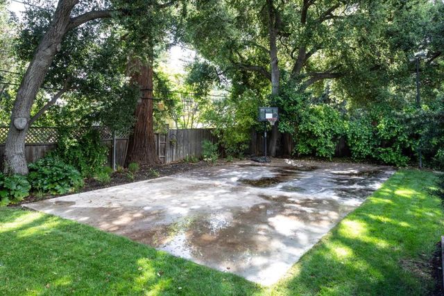 526 Pinecrest Drive, Los Altos, CA 94024