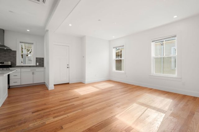8 Brookside Ave 2, Boston, MA 02130