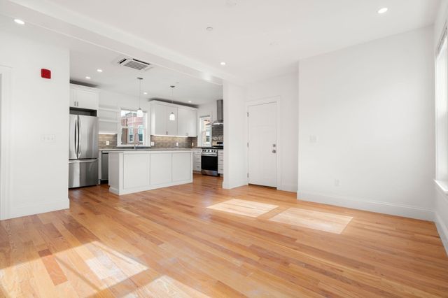 8 Brookside Ave 2, Boston, MA 02130