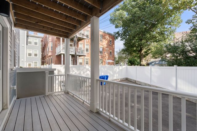 8 Brookside Ave 2, Boston, MA 02130