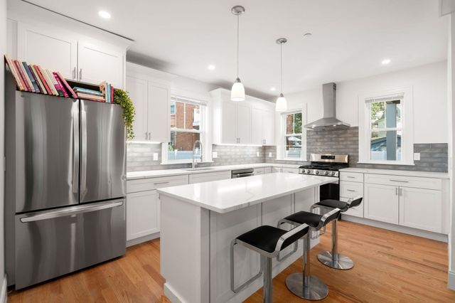 8 Brookside Ave 2, Boston, MA 02130