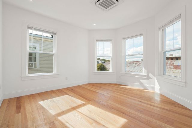 8 Brookside Ave 2, Boston, MA 02130