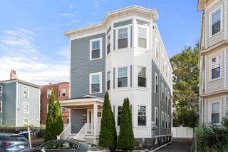 8 Brookside Ave 2, Boston, MA 02130