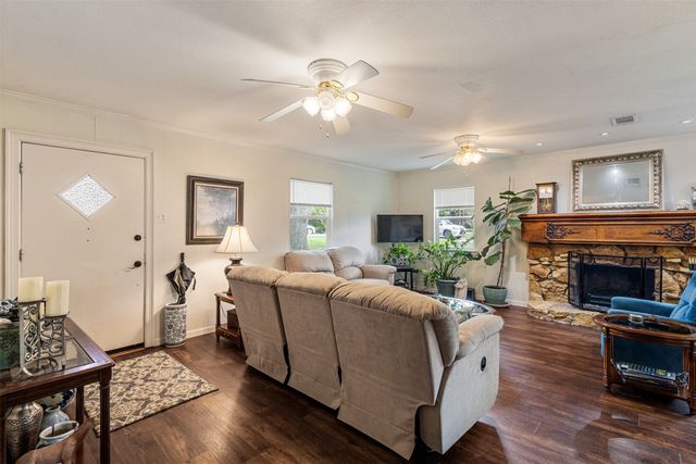 713 Midway Road, Tool, TX 75143