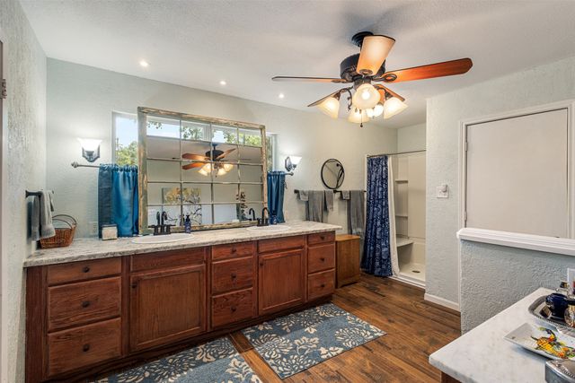 713 Midway Road, Tool, TX 75143